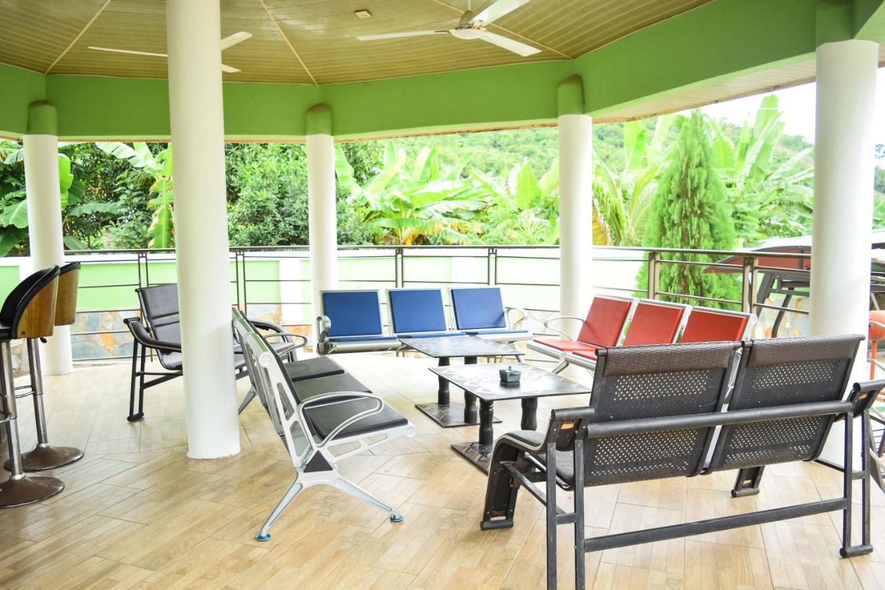 3A'S Guest House Akosombo 外观 照片