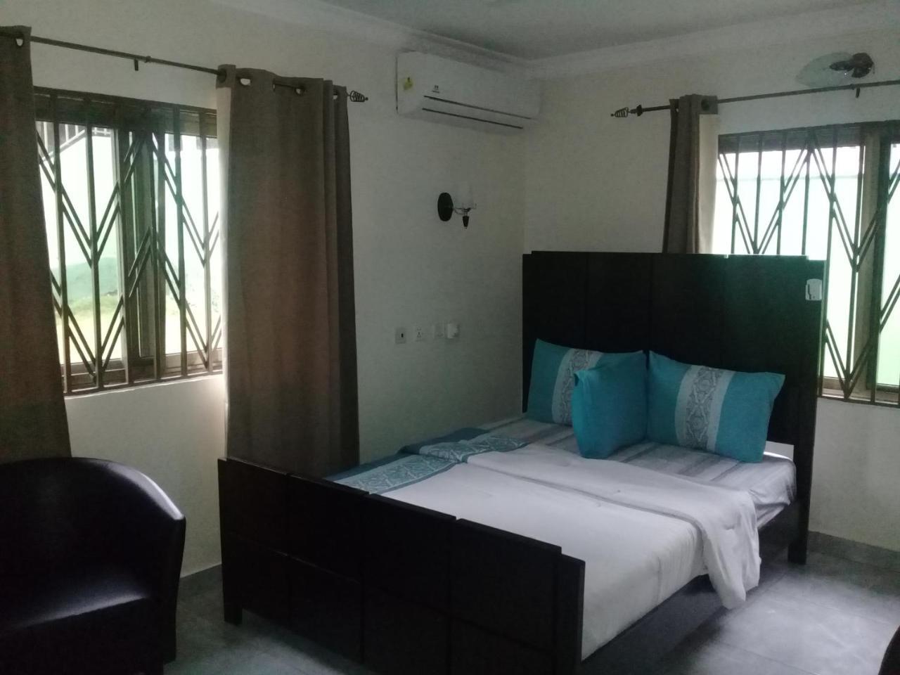 3A'S Guest House Akosombo 外观 照片