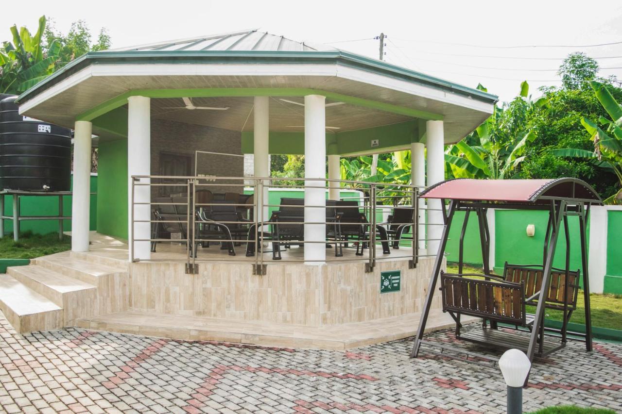 3A'S Guest House Akosombo 外观 照片