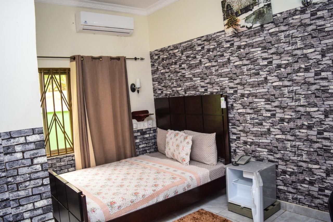 3A'S Guest House Akosombo 外观 照片
