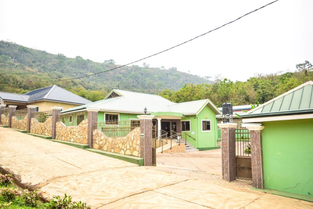 3A'S Guest House Akosombo 外观 照片