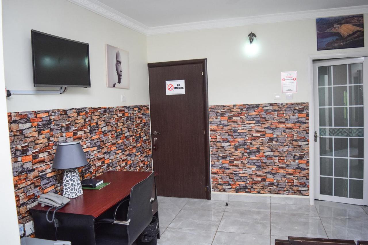3A'S Guest House Akosombo 外观 照片